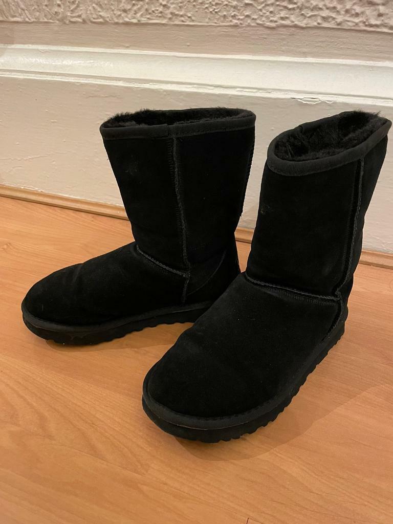 black ugg boots size 5